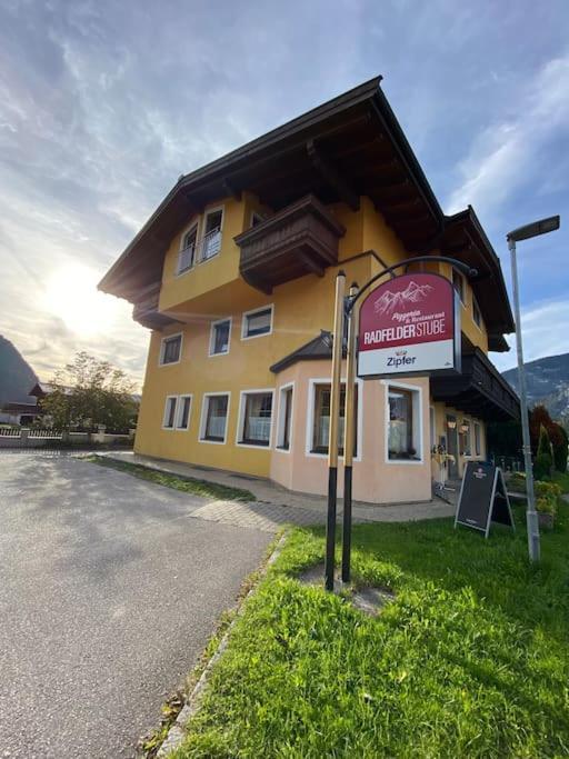 Leo Apart 1 Radfeld Exterior foto