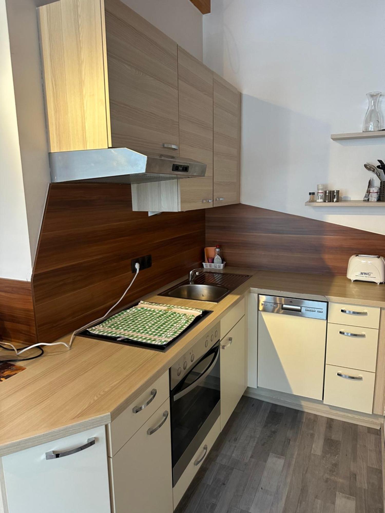 Leo Apart 1 Radfeld Exterior foto