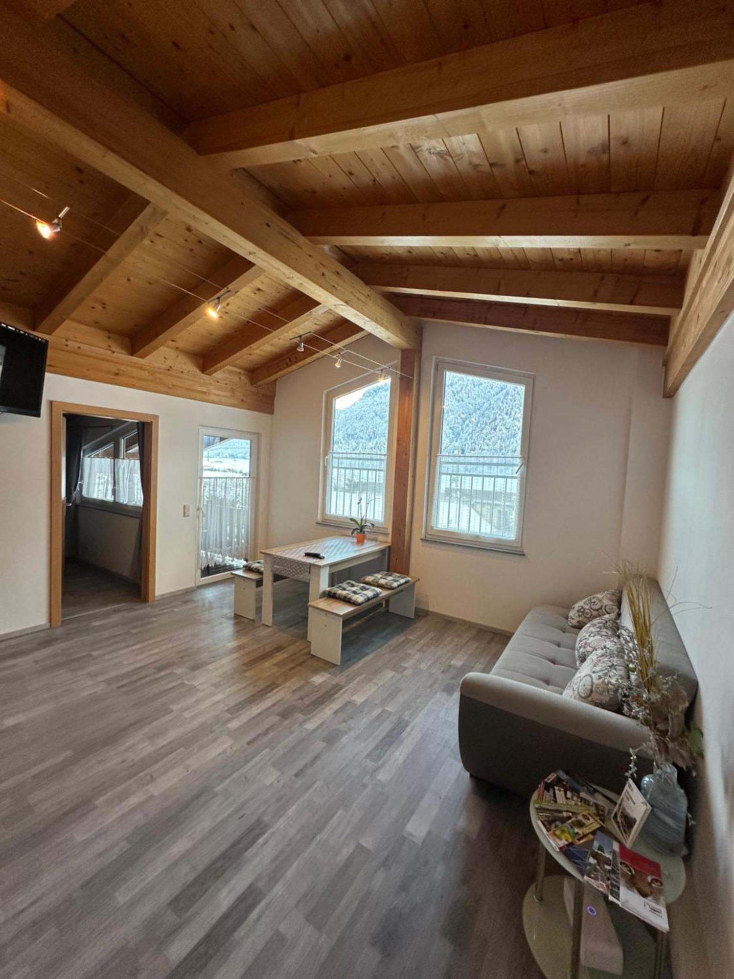 Leo Apart 1 Radfeld Exterior foto