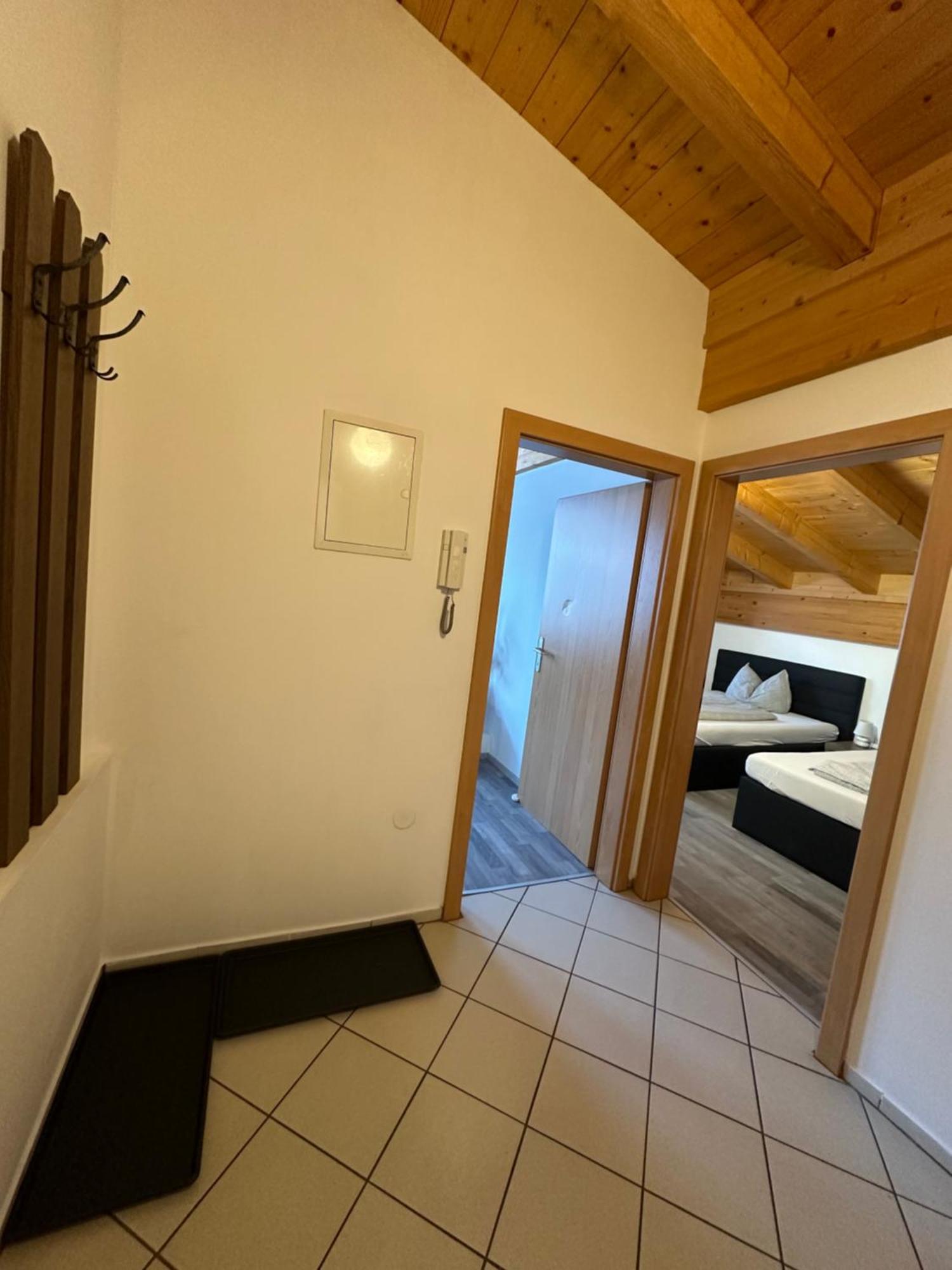 Leo Apart 1 Radfeld Exterior foto